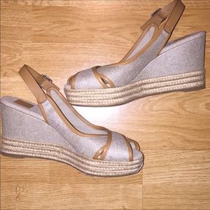 💥 Tory Burch Gray Peep Toe Wedges